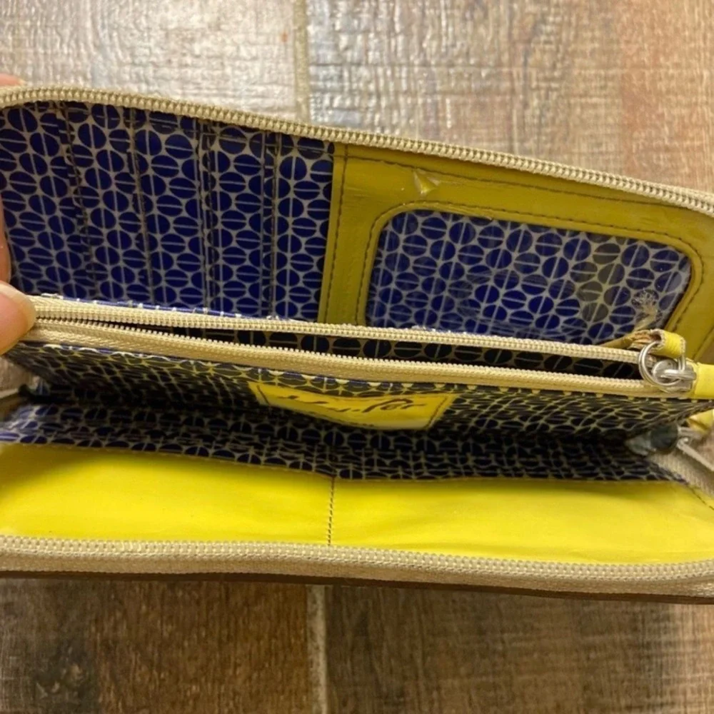 Fossil key per Women's Yellow and Black Patterned Clutch wallet